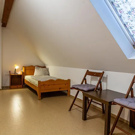 Napraforgó Turistaszálló *